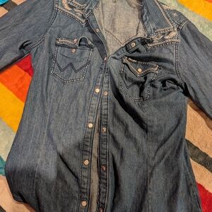 Wrangler Retro Women's Dark Denim Embroidered Long SleevePearl Snap Button Down